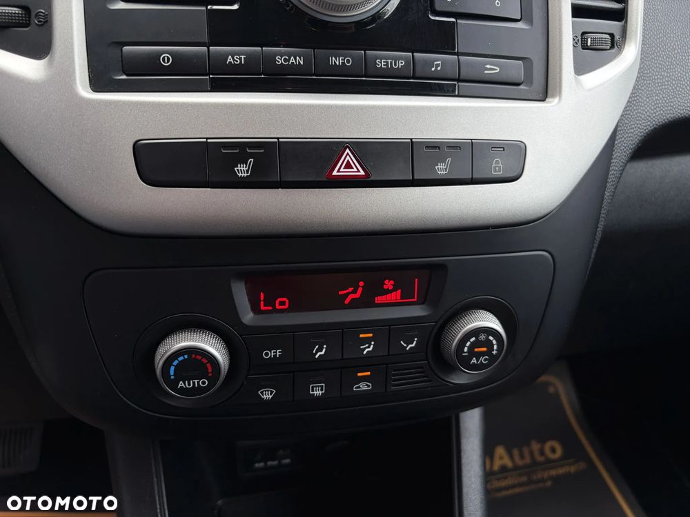 Kia Venga 1.6 CVVT Automatik UEFA EURO 2016 - 26