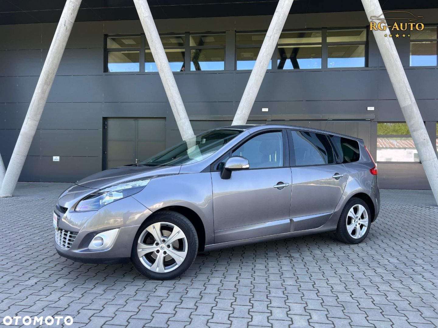 Renault Grand Scenic - 13