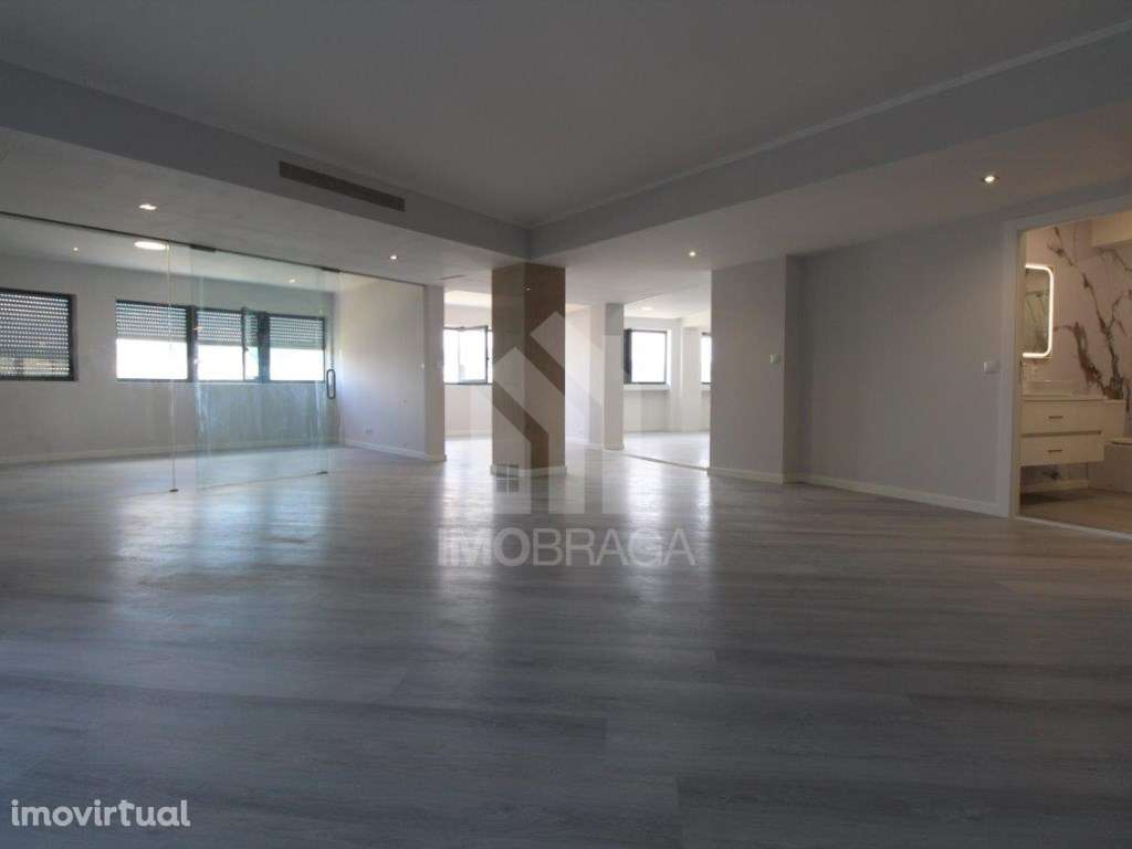 Apartamento T4 Remodelado com Vistas Panorâmicas para Venda em S. V... - Grande imagem: 3/44