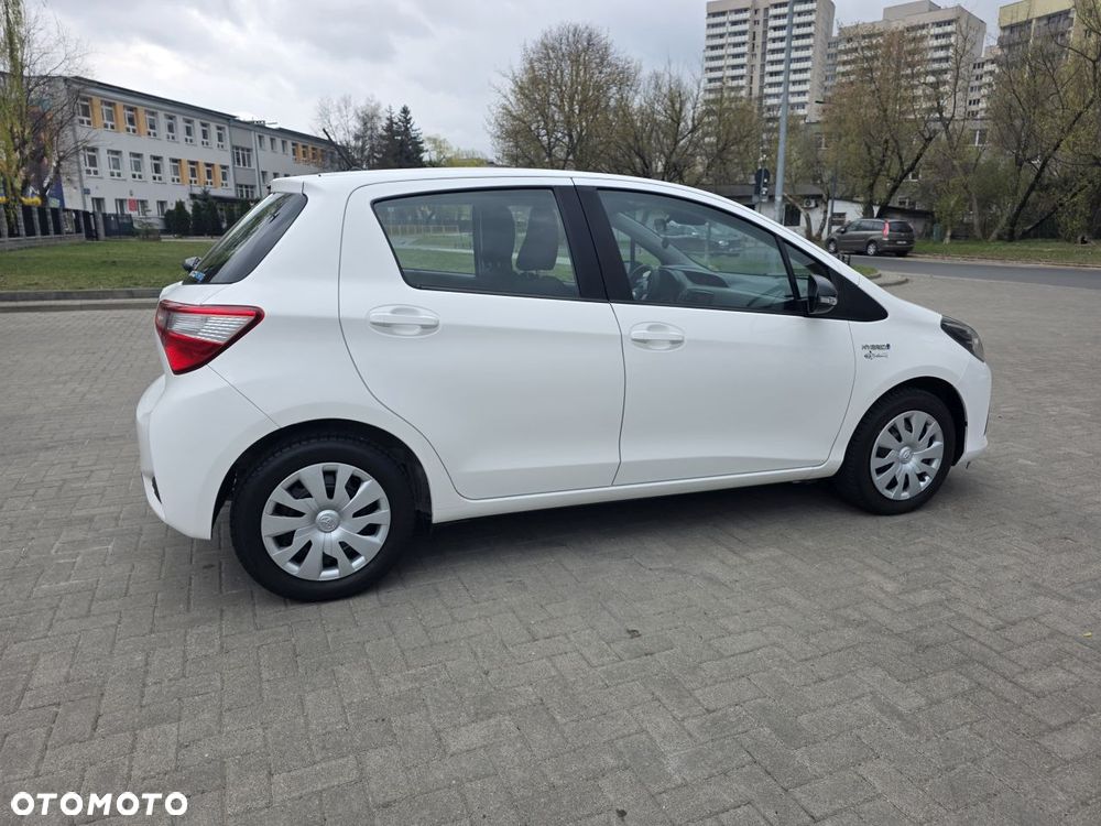 Toyota Yaris Hybrid 100 Active - 25