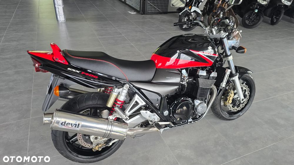 Suzuki GSX - 32