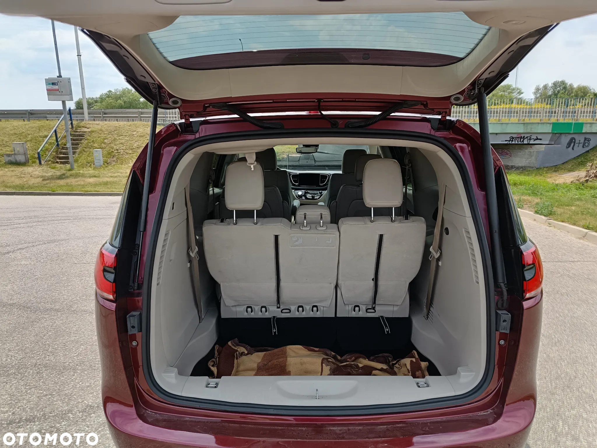 Chrysler Pacifica - 22