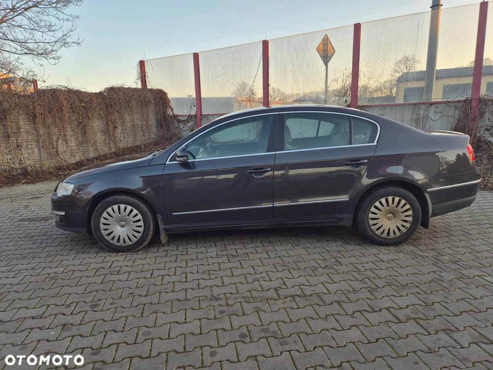 Volkswagen Passat 2.0 TDI DPF Highline - 14