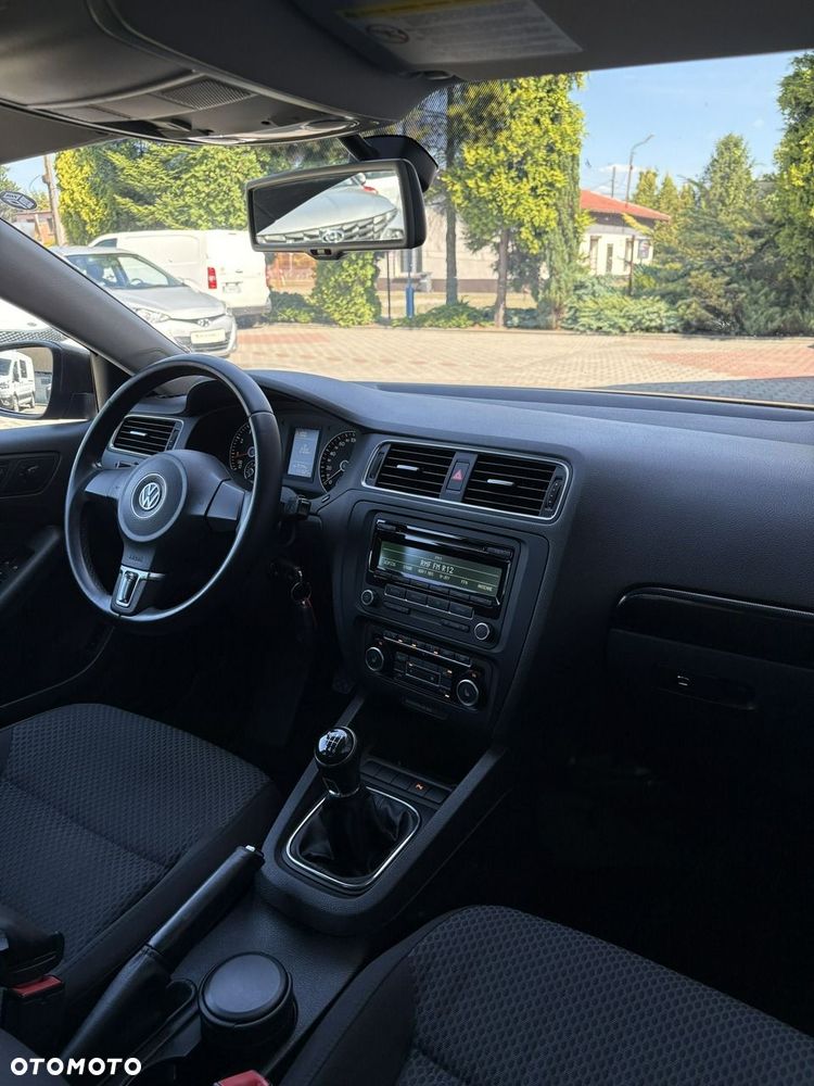 Volkswagen Jetta - 11