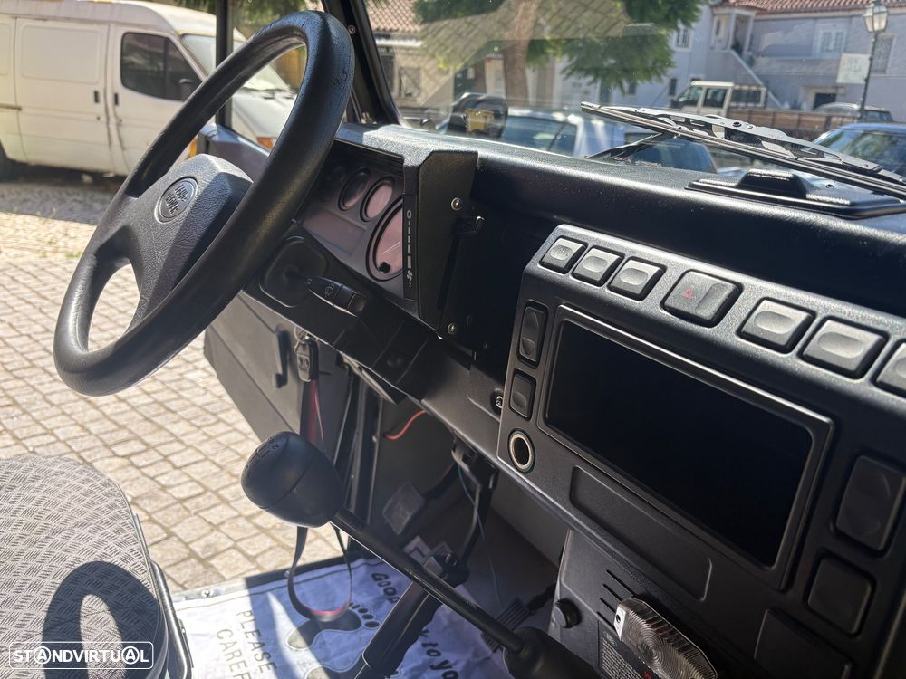 Land Rover Defender 90 2.5 Td5 E - 29