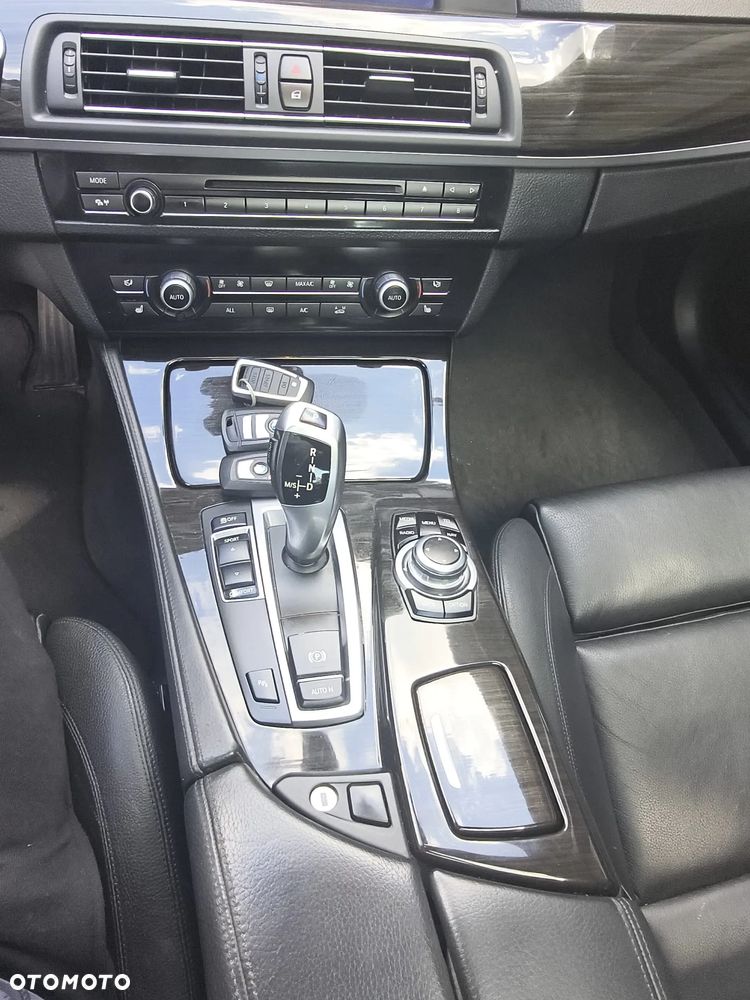 BMW Seria 5 520d Luxury Line - 14