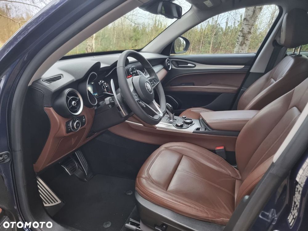 Alfa Romeo Stelvio 2.0 Turbo 16V AT8-Q4 Veloce Ti - 8