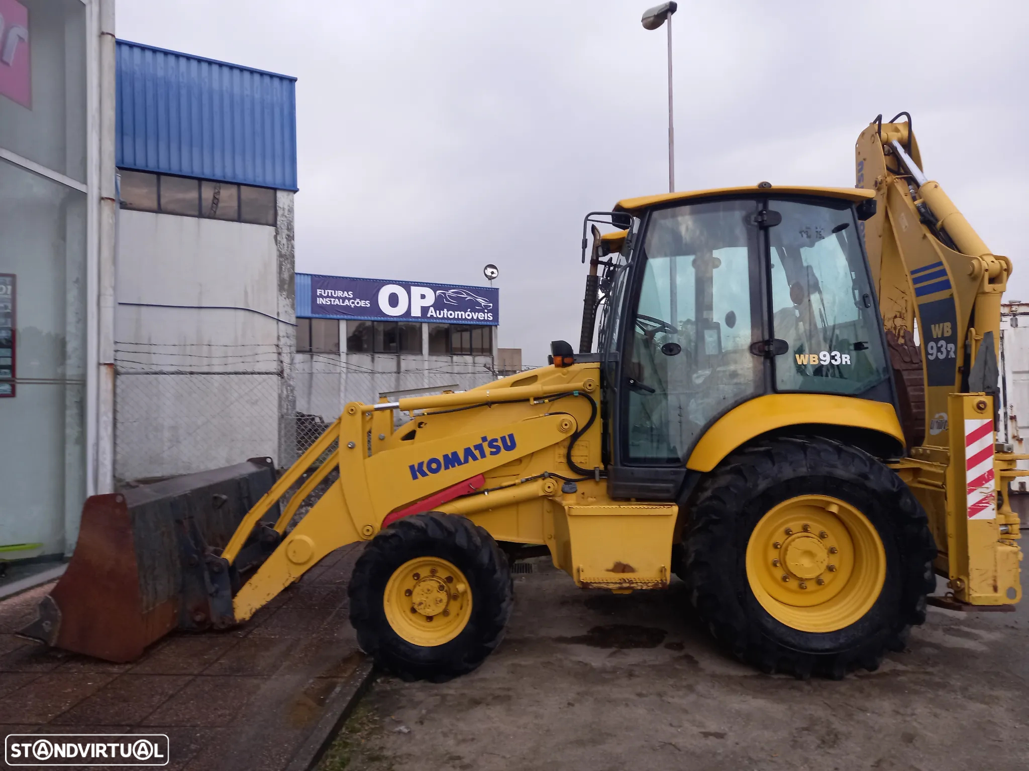 Komatsu WB93R - 7