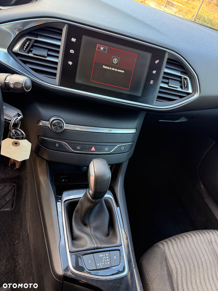 Peugeot 308 1.2 PureTech Allure S&S - 14