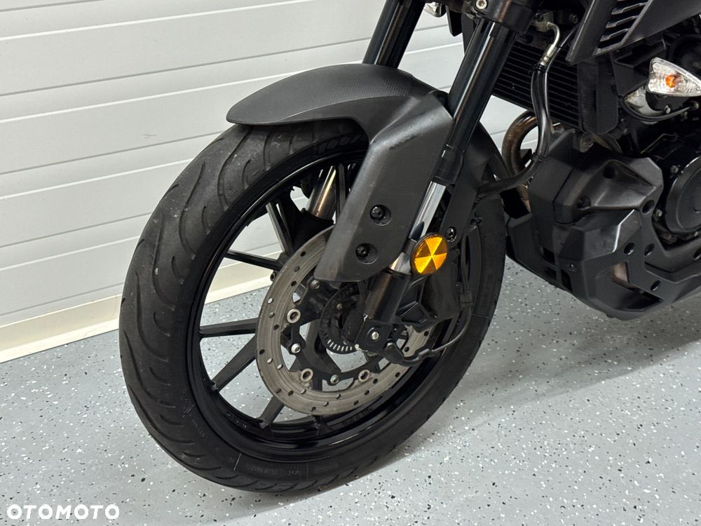 Yamaha MT - 24