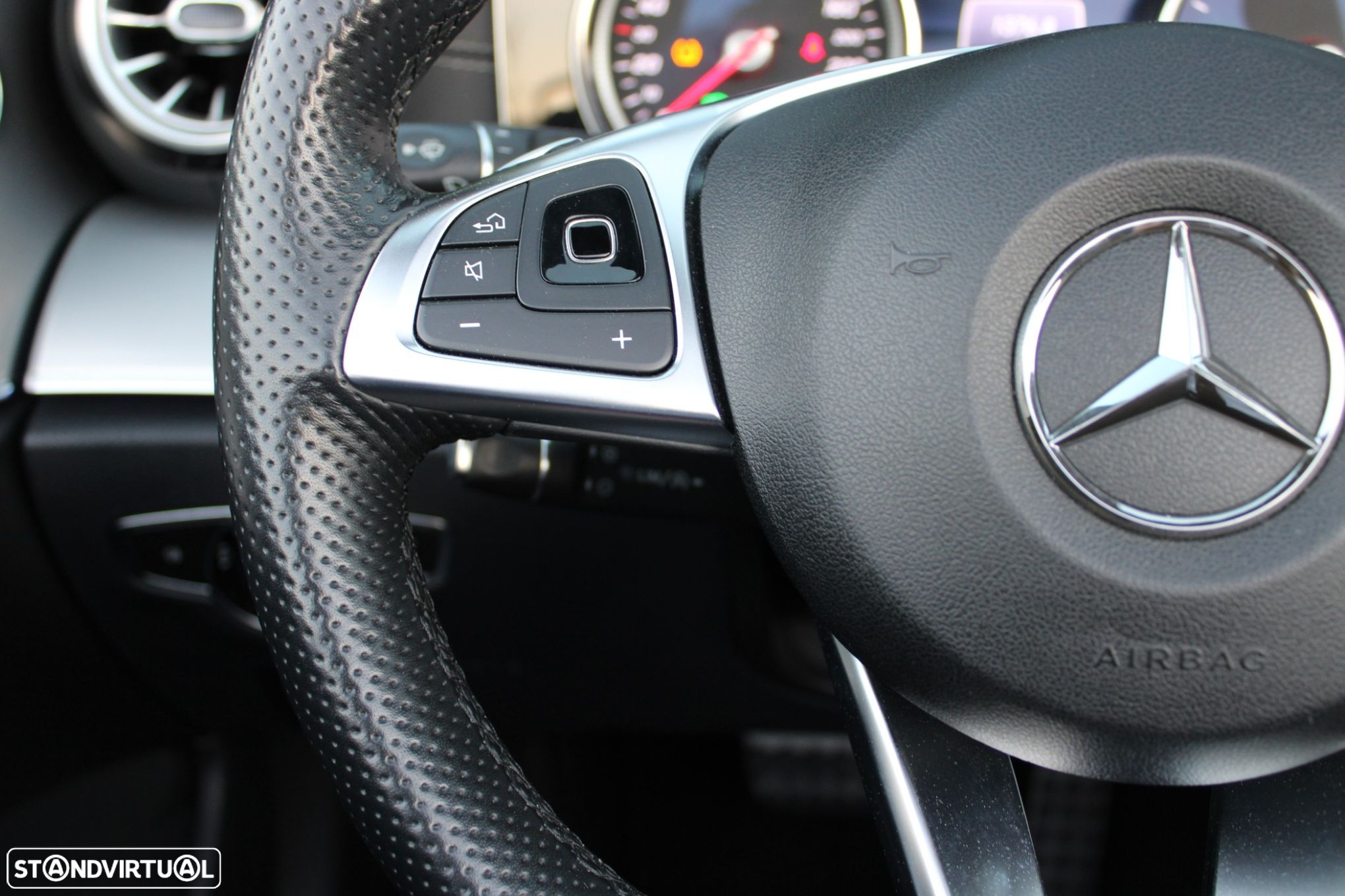 Mercedes-Benz E 220 d AMG Line - 16