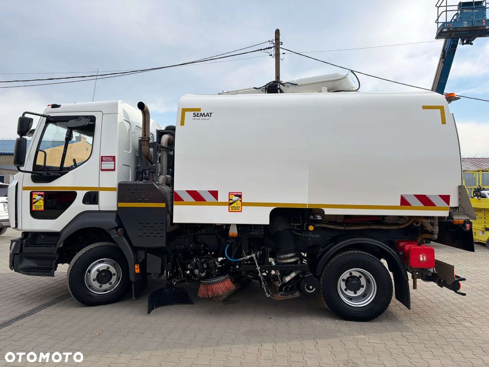 Renault D 12 zamiatarka - 9