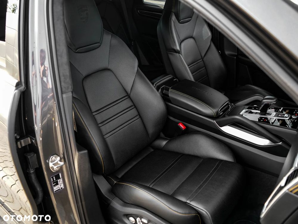 Porsche Cayenne Turbo - 30