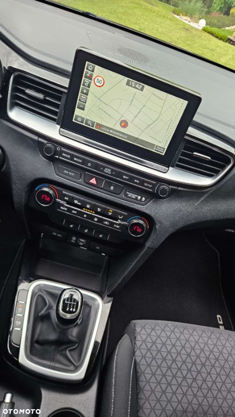 Kia Ceed - 21