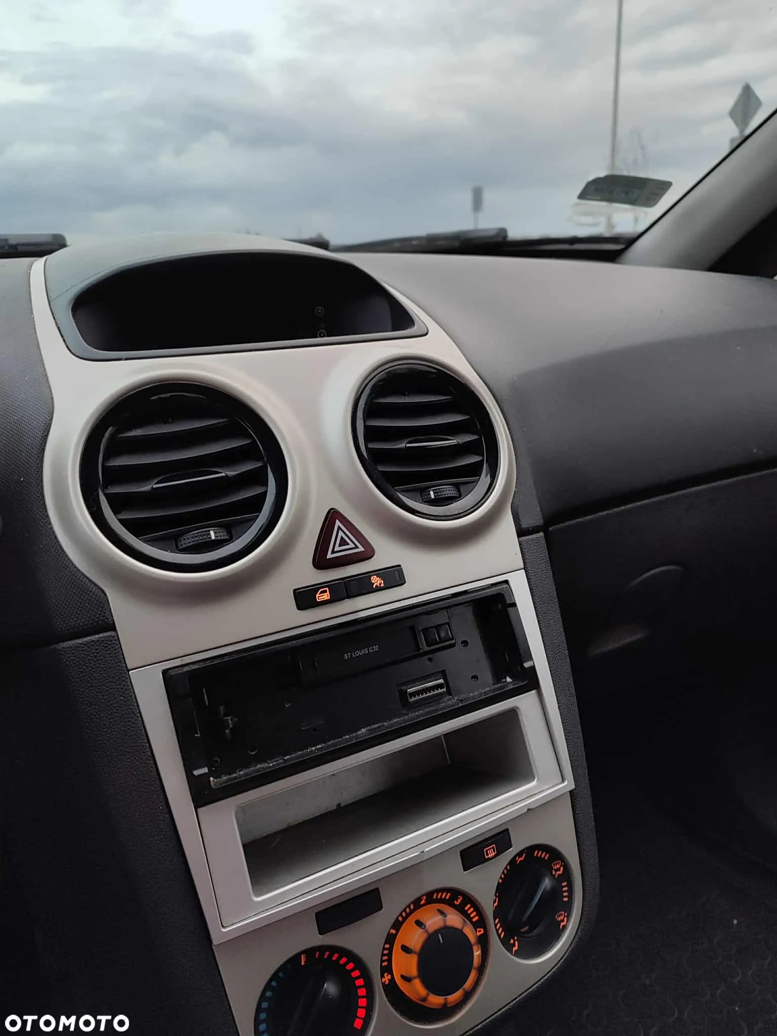 Opel Corsa 1.0 12V Essentia - 8