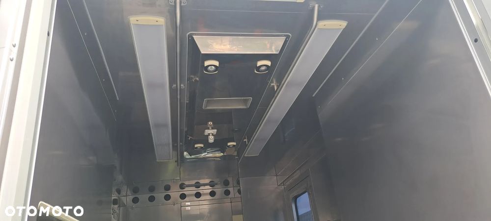 Mercedes-Benz 519 - 18