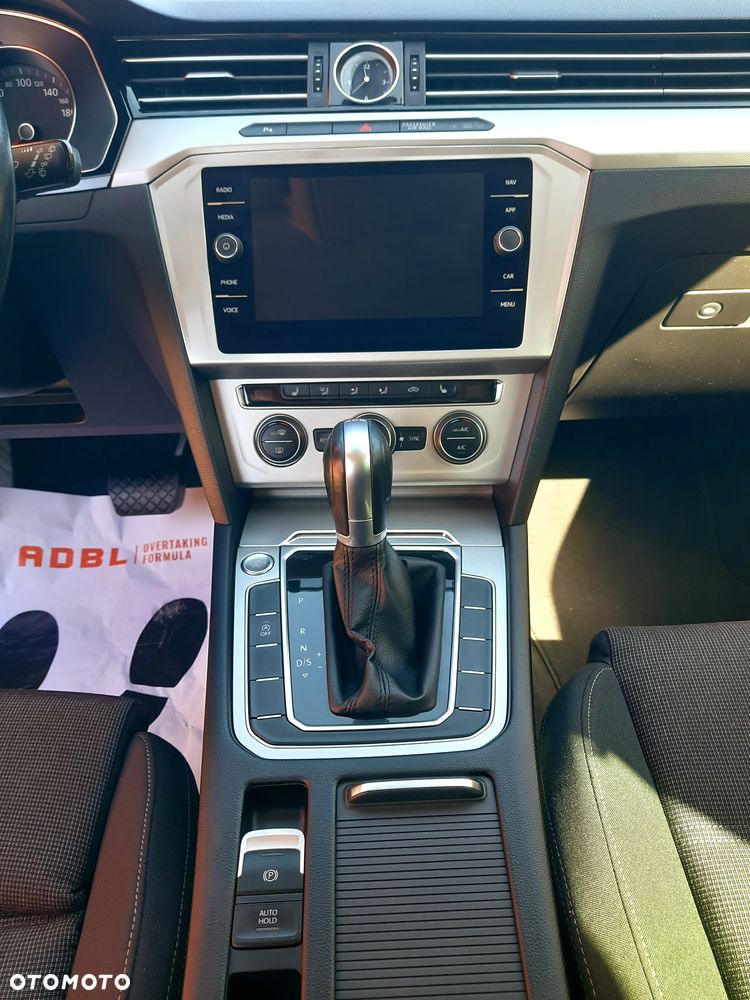 Volkswagen Passat - 12