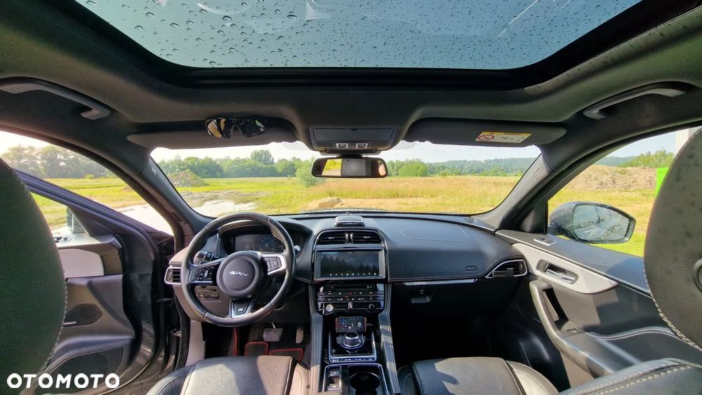 Jaguar F-Pace - 10