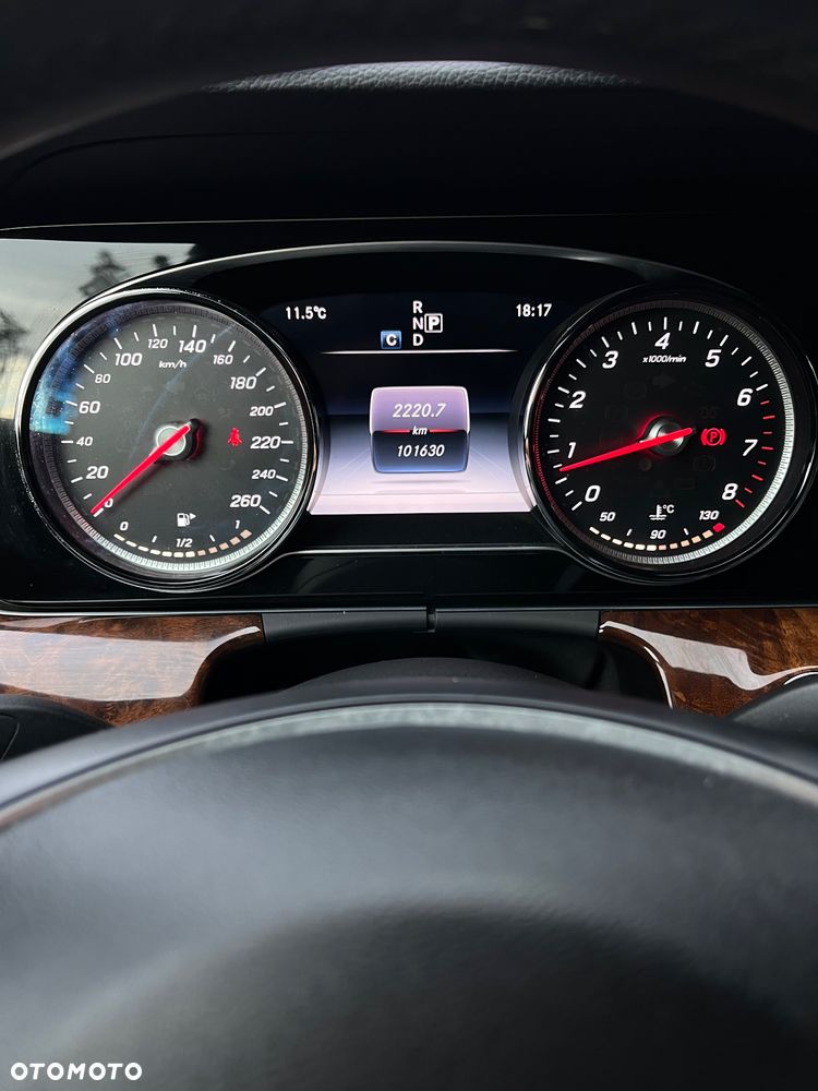 Mercedes-Benz Klasa E 300 9G-TRONIC AMG Line - 21
