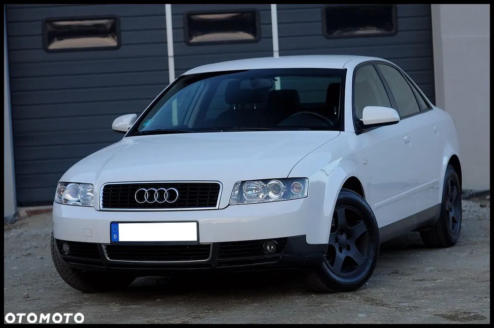 Audi A4 Limousine - 1