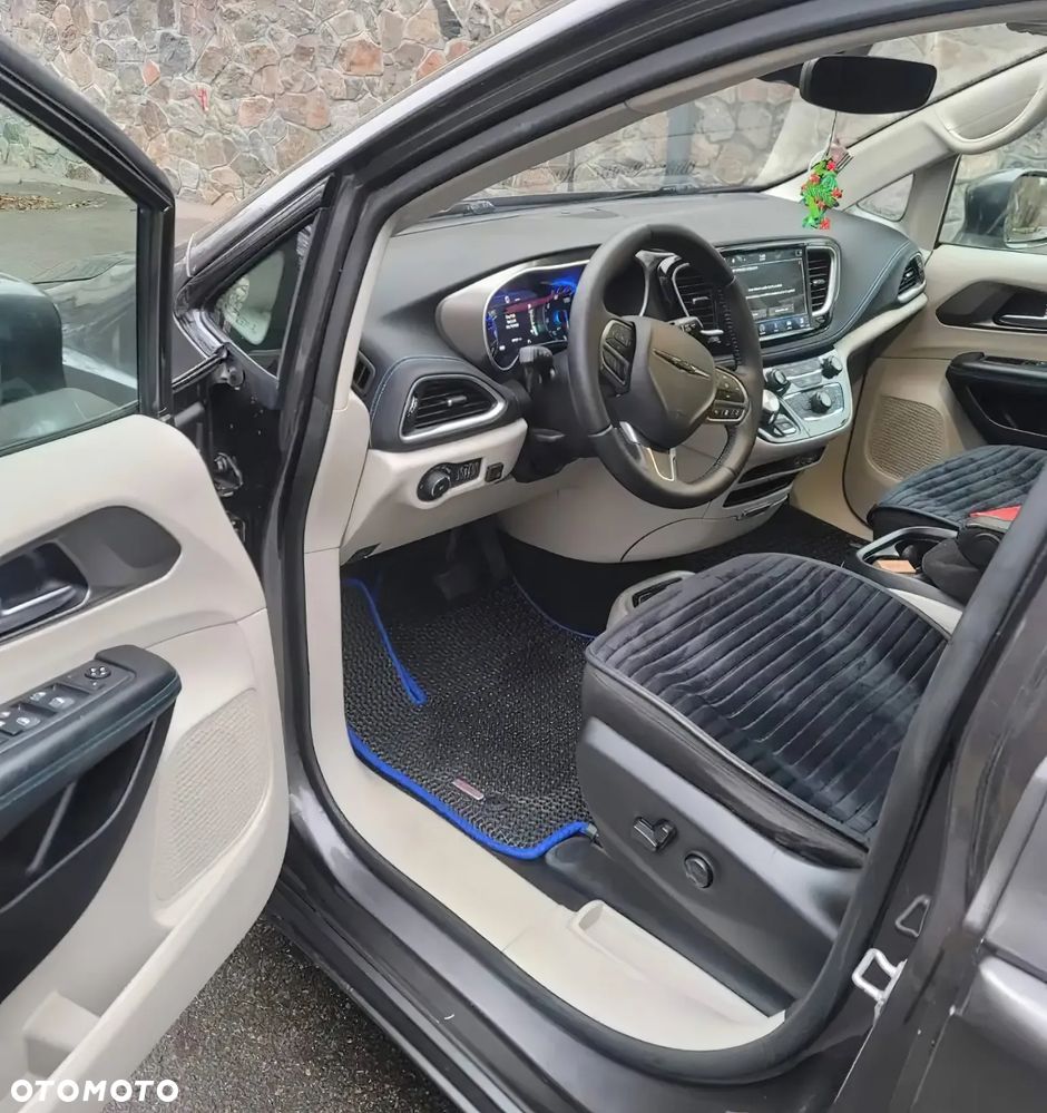 Chrysler Pacifica - 6