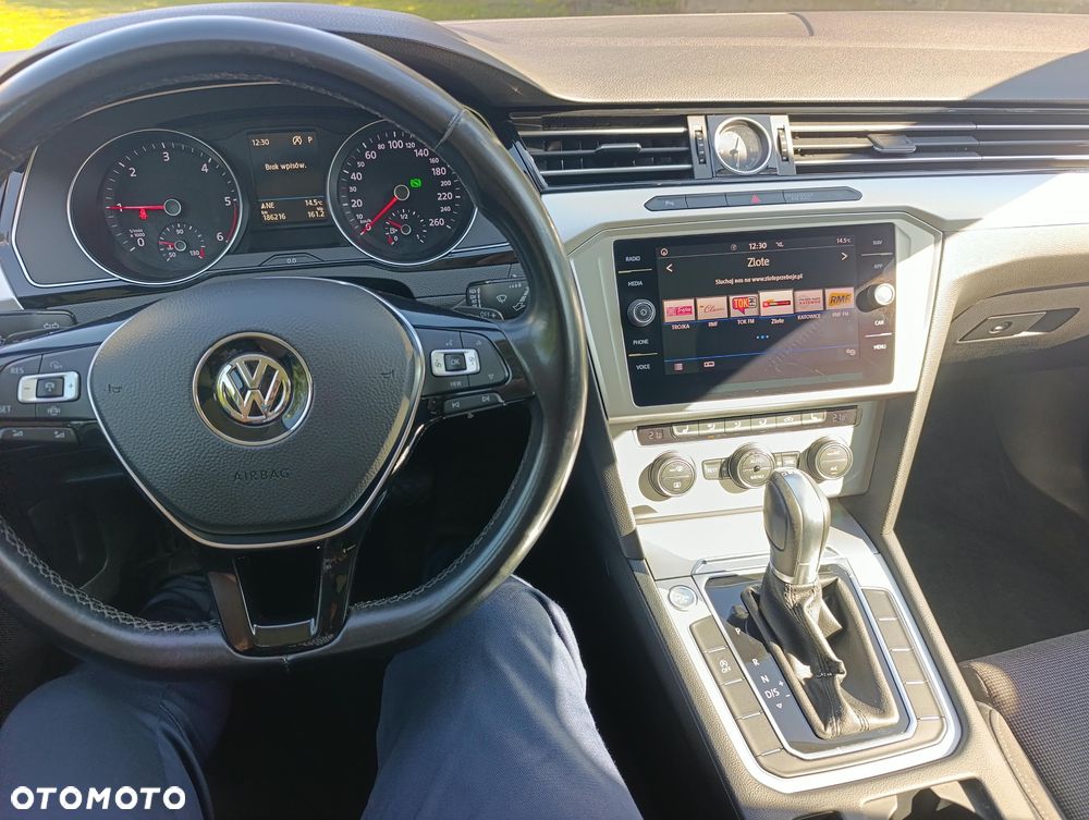 Volkswagen Passat - 13