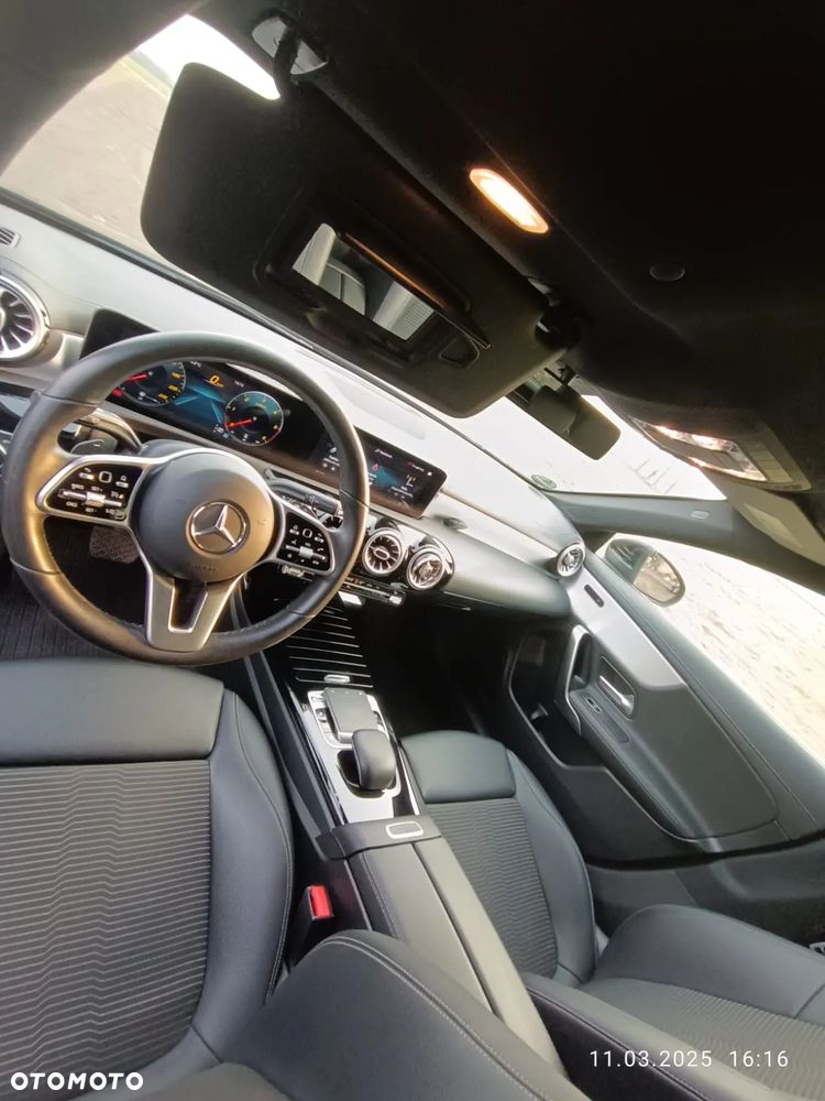 Mercedes-Benz CLA 200 d Shooting Brake 8G-DCT - 12
