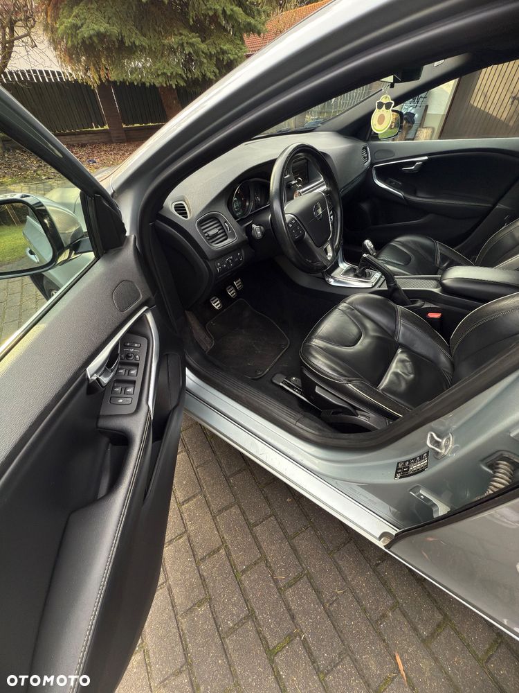 Volvo V40 D2 R-Design - 13