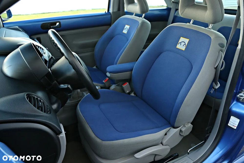 Volkswagen New Beetle - 32