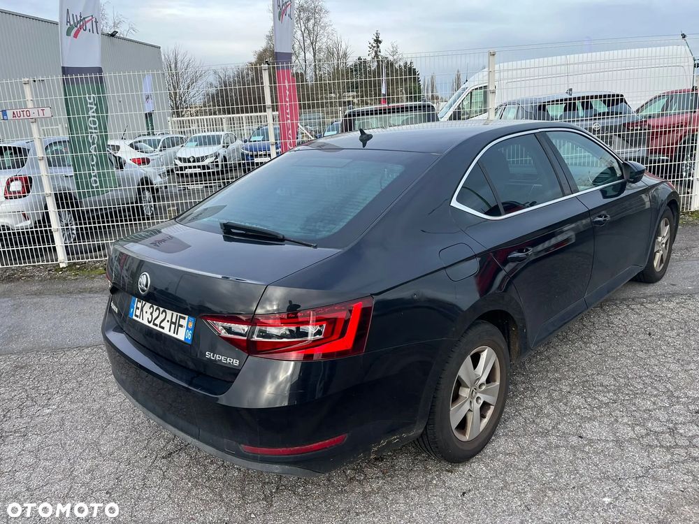 Skoda Superb 2.0 TDI DSG Premium Edition - 5