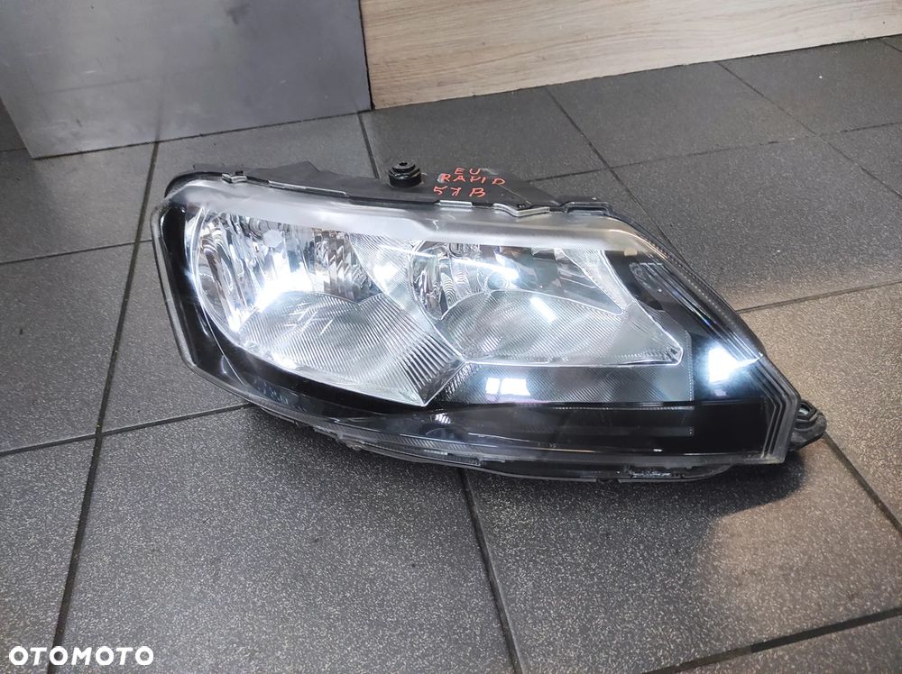 LAMPA PRAWA PRZEDNIA SKODA RAPID 5JB941018 EUROPA CAŁA WYSYŁKA !!!! - 1