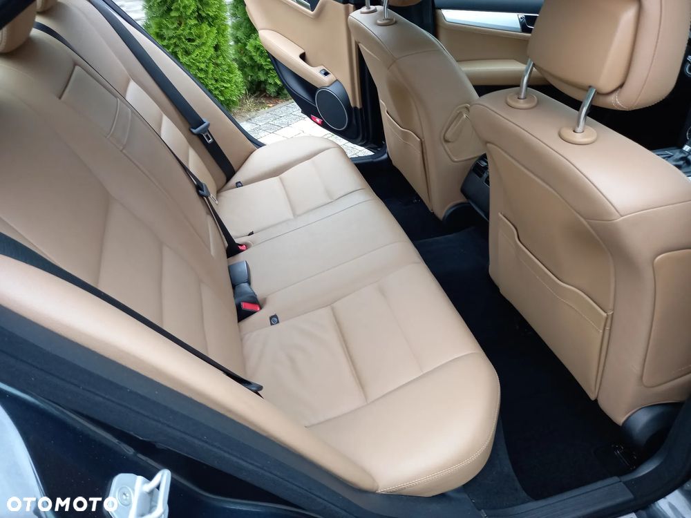 Mercedes-Benz Klasa C 250 CGI Automatik BlueEFFICIENCY Avantgarde - 17