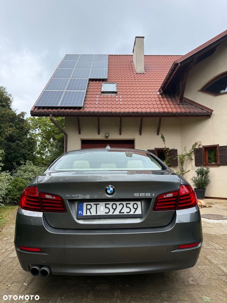 BMW Seria 5 528i xDrive Luxury Line - 15