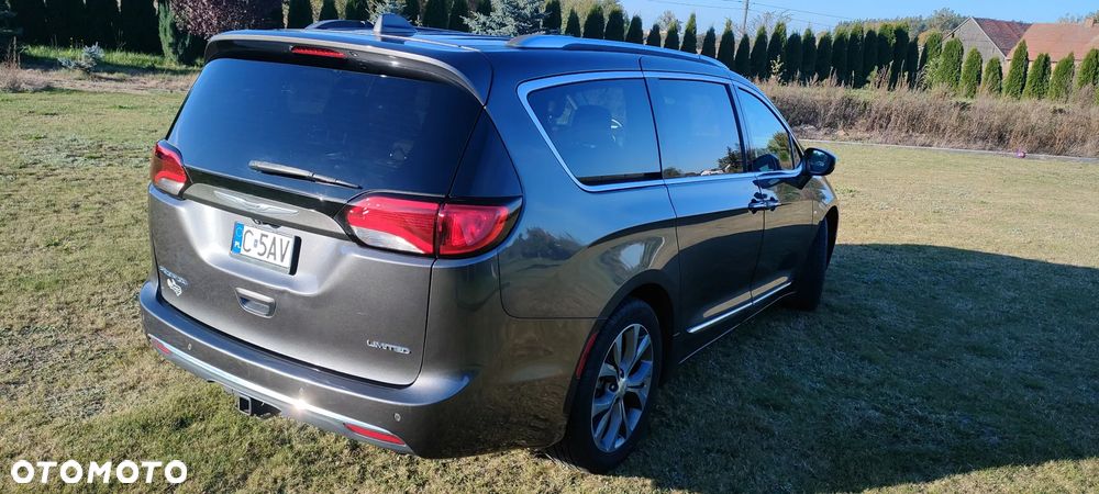 Chrysler Pacifica - 23