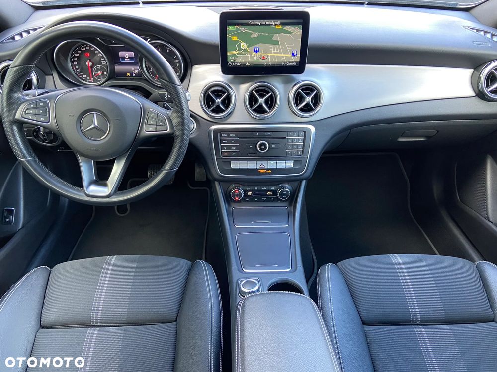 Mercedes-Benz GLA - 21