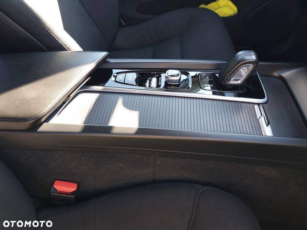 Volvo XC 60 B4 B Momentum Pro - 17