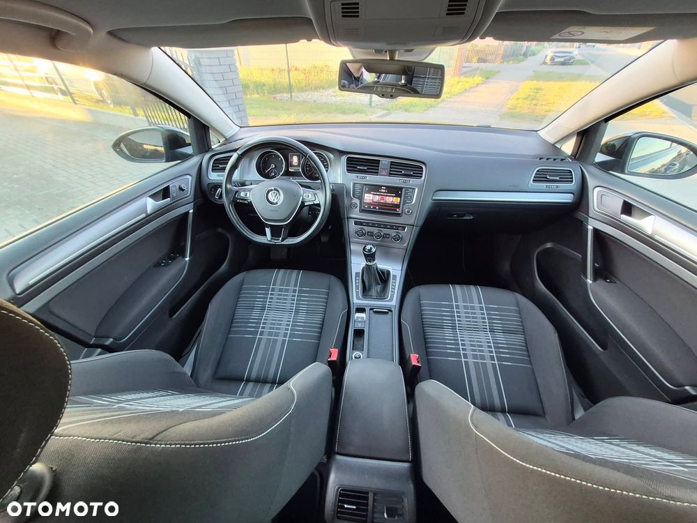 Volkswagen Golf - 11