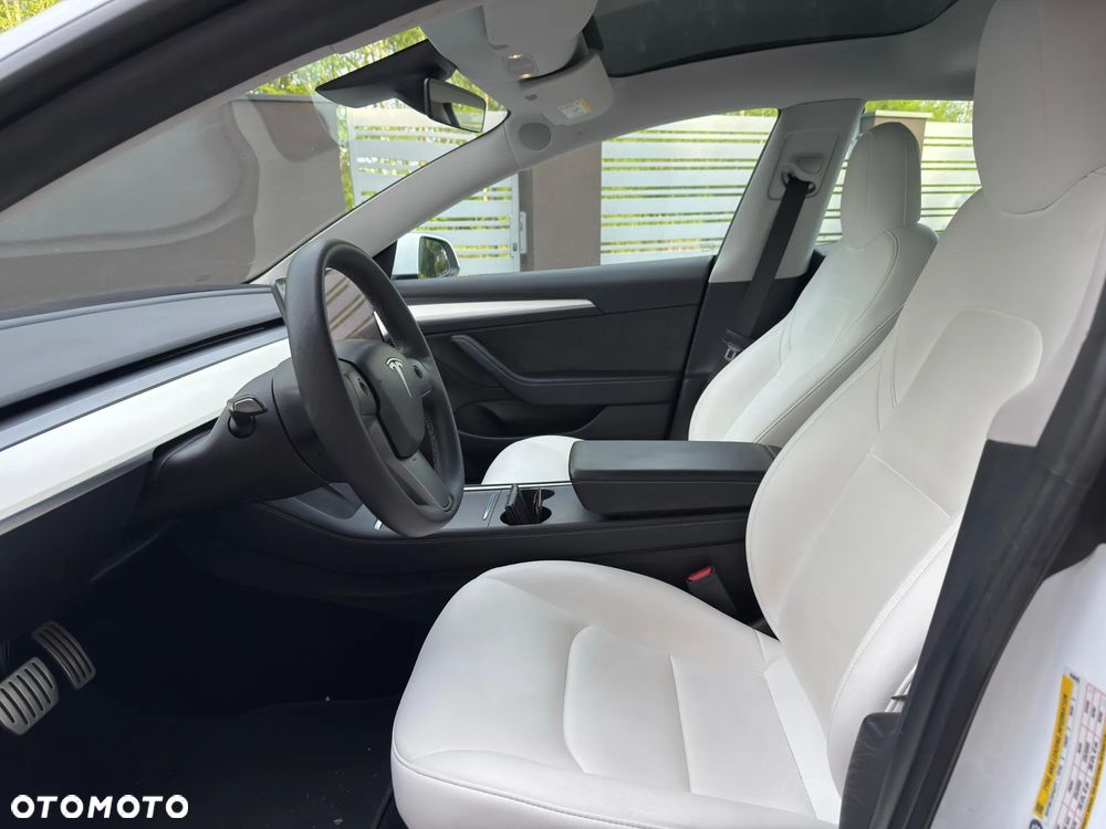 Tesla Model 3 - 16