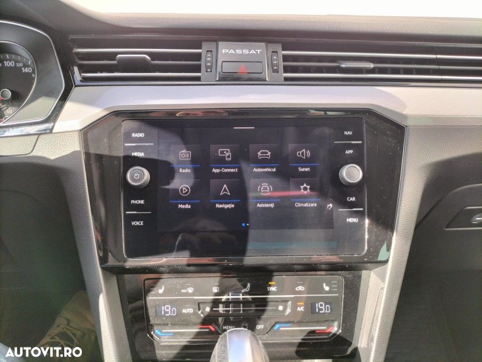 Volkswagen Passat - 8
