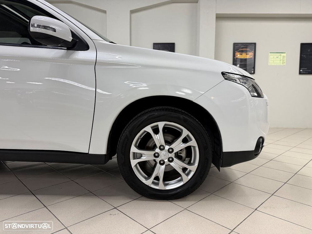Mitsubishi Outlander 2.2 DI-D Intense - 4