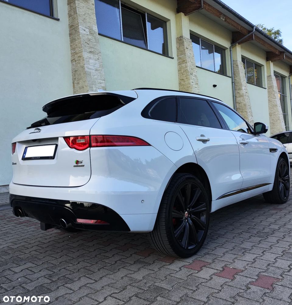 Jaguar F-Pace S AWD - 8