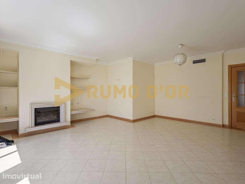 Apartamento T2 com Garagem para 2 Carros em Barnabé - Alenquer - Grande imagem: 2/25