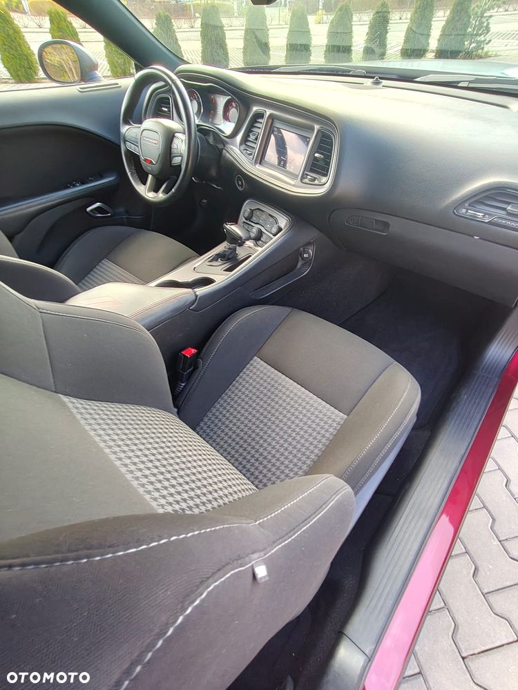 Dodge Challenger - 13