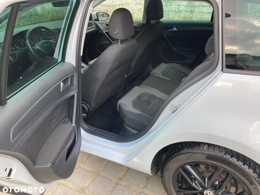 Volkswagen Golf - 10