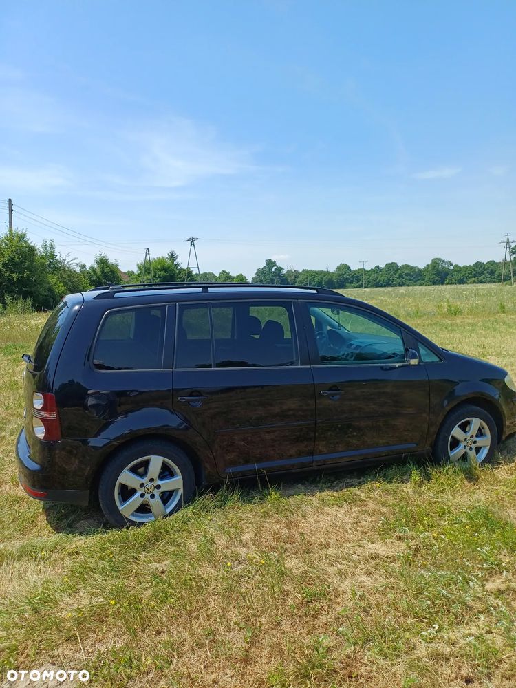 Volkswagen Touran - 4