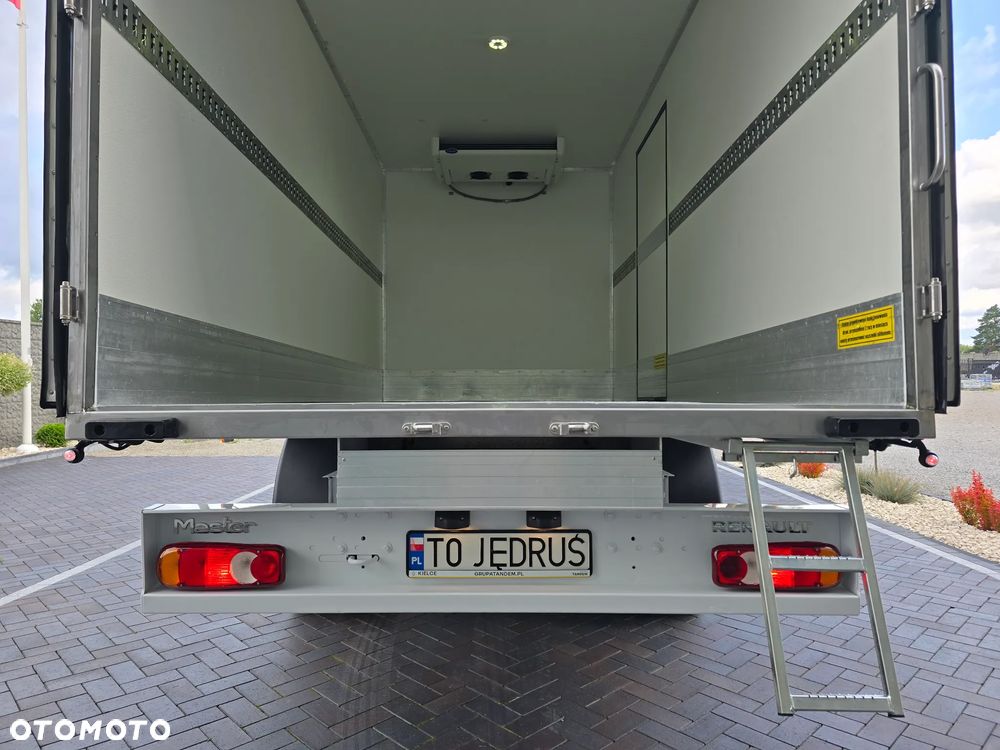 Renault MASTER CHŁODNIA 8 PALET Carrier XARIOS 350 -20*C +20*C 230V STACJONARNE PODŁĄNCZENIE TYLN OŚ BLIŻNIACZA WZMOCNIONA SALON POLSKA 125Tyś km SERWIS ASO RENO DO OSTATNIEGO Km GWARANCJA BOGATA OPCJA WYPOSAŻENIA LEDY HALOGENY TEMPOMAT FOTEL KIEROWCY PNEŁMATYCZNY - 24