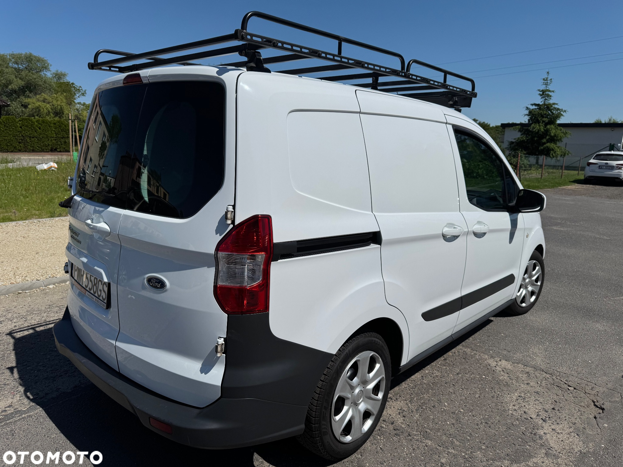 Ford Transit Courier - 19