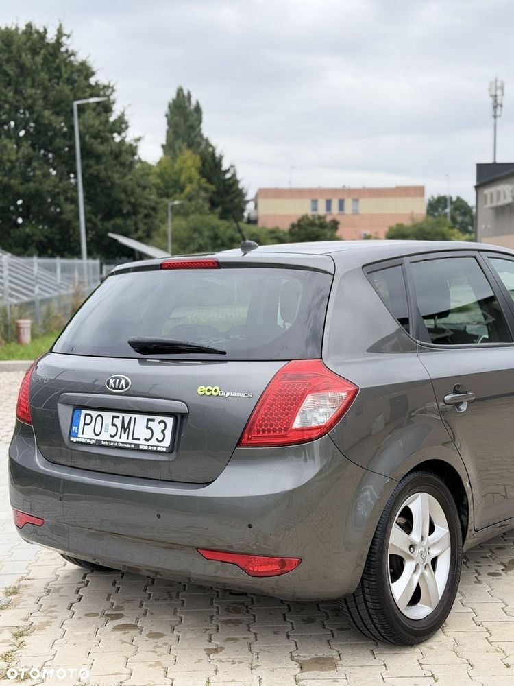 Kia Ceed - 16