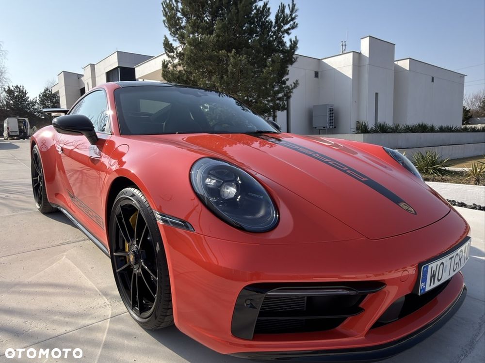 Porsche 911 Carrera 4 GTS - 3