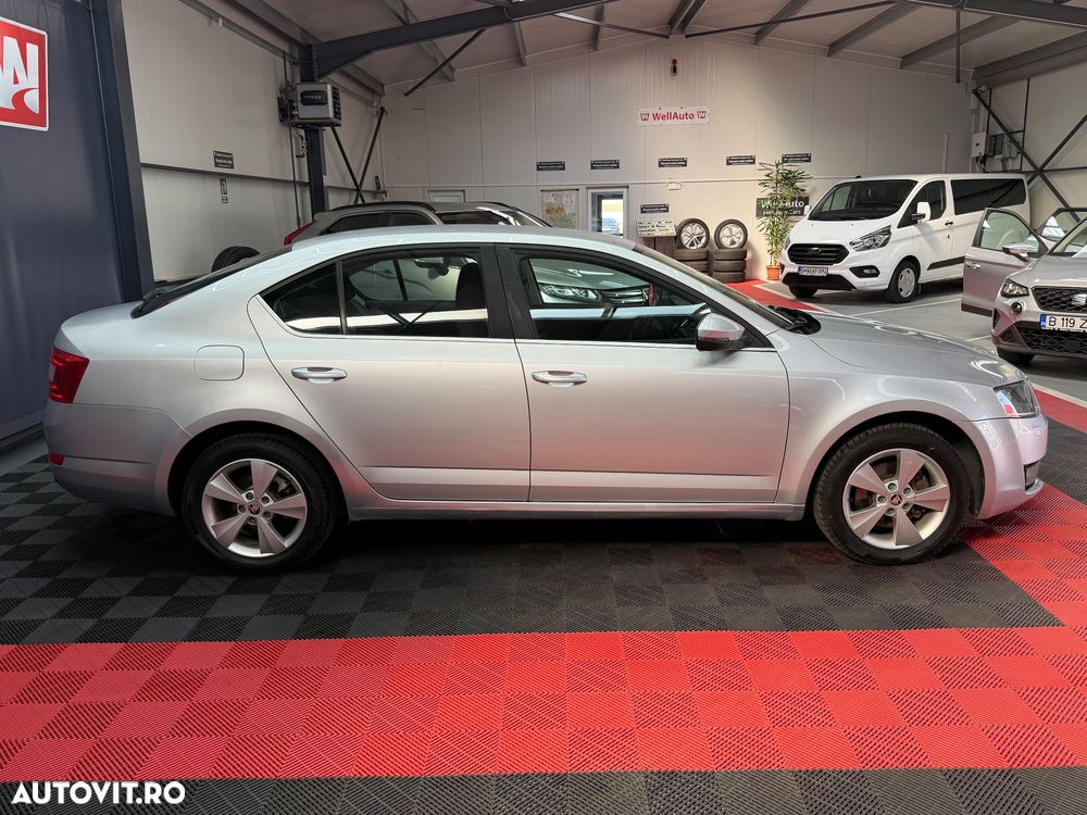 Skoda Octavia 2.0 TDI DSG Ambition - 3